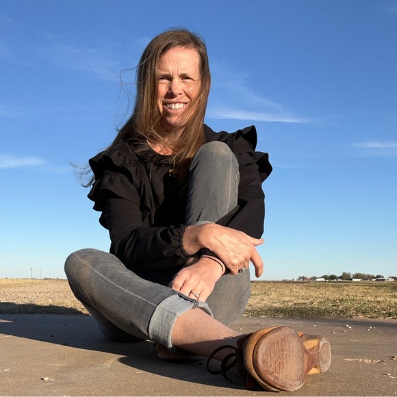 Meet your Posher, Melissa - Picture 2 of 2